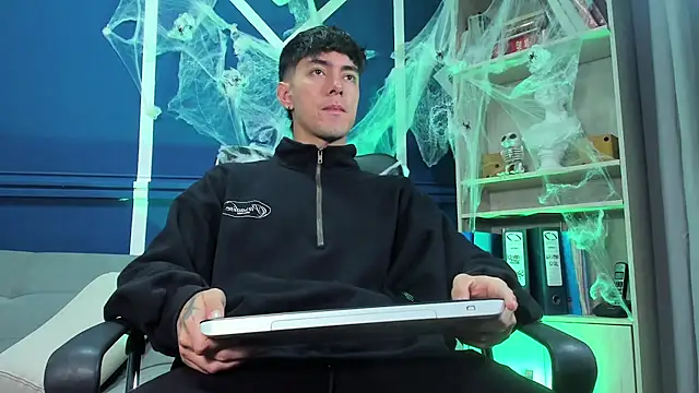 etham wolf  online show from October 2025 11:55:02 AM