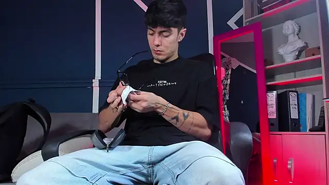 etham wolf  online show from December 2025 03:46:02 PM