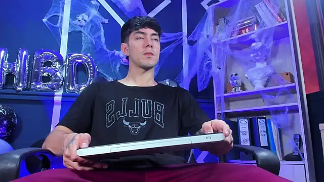 etham wolf  online show from October 2025 01:12:02 PM