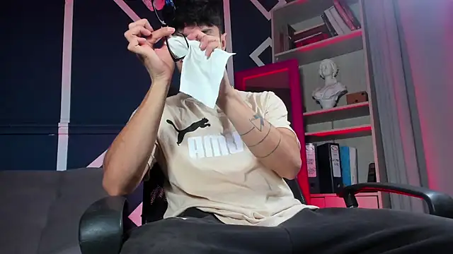 etham wolf  online show from December 2025 12:33:02 PM