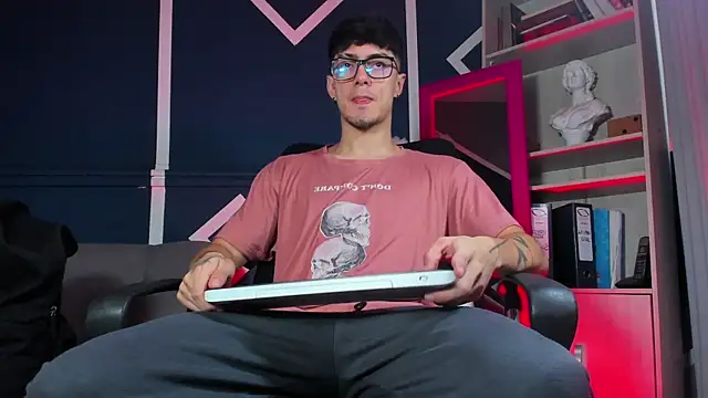 etham wolf  online show from December 2025 12:59:02 PM