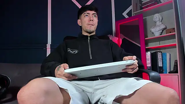 etham wolf  online show from December 2025 11:53:01 AM