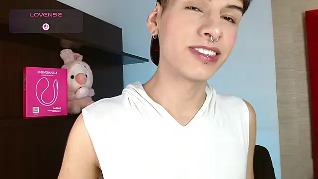 Snapshot of Ezra_Storm chatting on November 2025 05:33:01 AM Ezra Storm online show from November 2025 05:33:01 AM