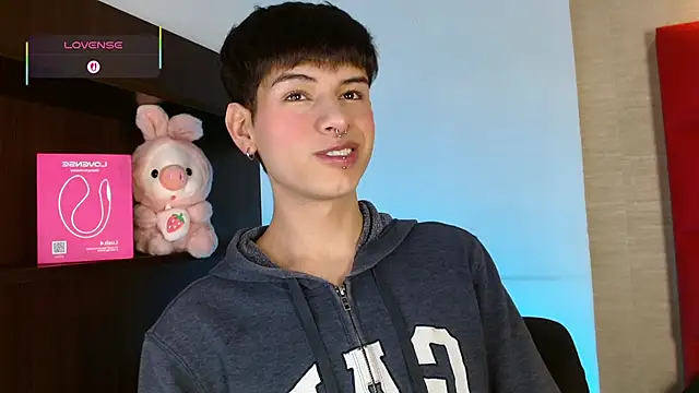 Snapshot of Ezra_Storm chatting on November 2025 05:00:02 AM Ezra Storm online show from November 2025 05:00:02 AM