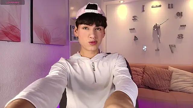 Ezra Storm online show from September 2025 09:21:02 PM