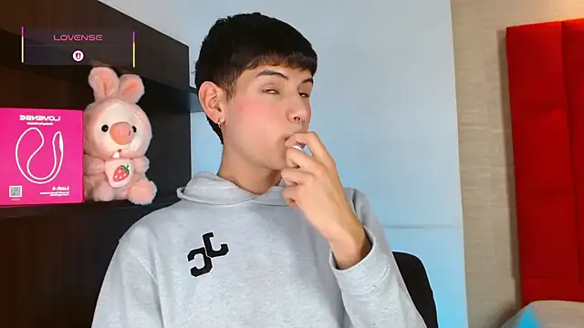 Snapshot of Ezra_Storm chatting on November 2025 05:11:01 AM Ezra Storm online show from November 2025 05:11:01 AM