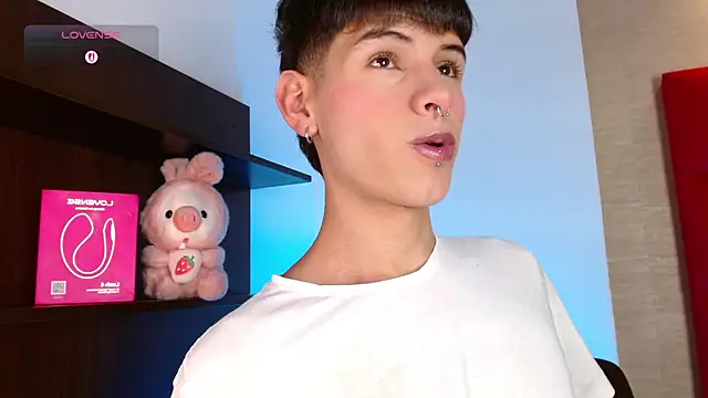 Snapshot of Ezra_Storm chatting on December 2025 05:20:02 AM Ezra Storm online show from December 2025 05:20:02 AM