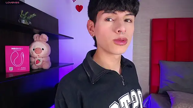 Ezra Storm online show from February 2026 04:32:02 AM