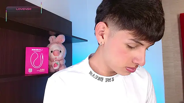 Snapshot of Ezra_Storm chatting on November 2025 05:19:01 AM Ezra Storm online show from November 2025 05:19:01 AM