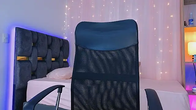 Snapshot of anitaglow chatting on September 2025 02:28:01 PM anitaglow online show from September 2025 02:28:01 PM