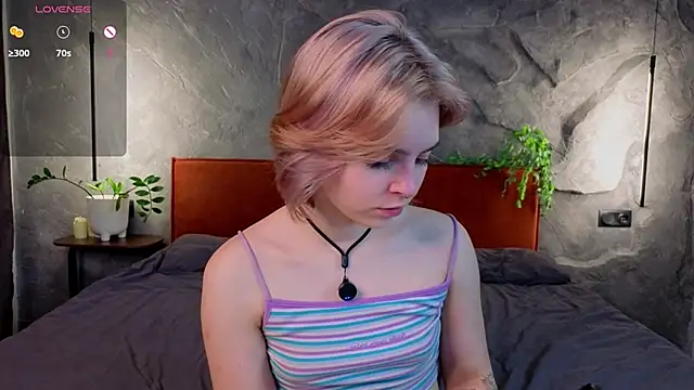 PolIyBowman online show from November 2025 03:15:01 PM