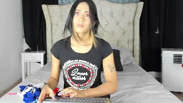 Snapshot of aleja_spearsx chatting on June 2026 12:10:02 PM aleja spearsx online show from June 2026 12:10:02 PM