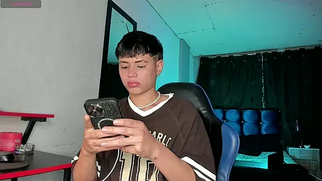 Jostin18 online show from April 2026 07:38:02 PM