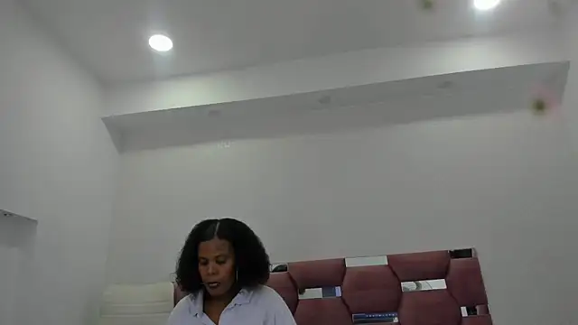 MiiaSmith   online show from December 2025 09:12:01 PM