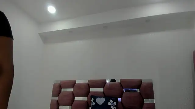 MiiaSmith   online show from November 2025 08:45:01 PM