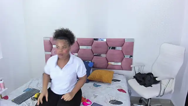 MiiaSmith   online show from November 2025 08:53:01 PM