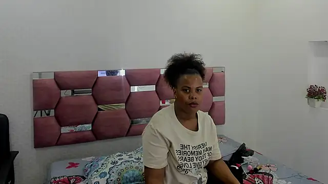 Snapshot of MiiaSmith__ chatting on October 2025 08:31:02 PM MiiaSmith online show from October 2025 08:31:02 PM