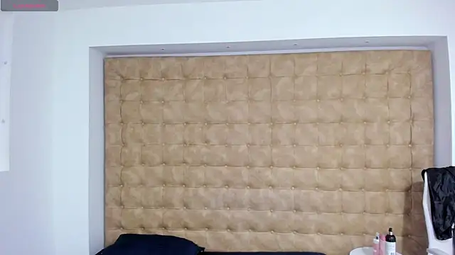 MiiaSmith   online show from November 2025 09:19:01 PM