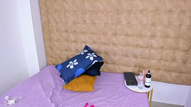 MiiaSmith   online show from November 2025 09:48:02 PM