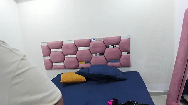 MiiaSmith   online show from November 2025 09:18:02 PM