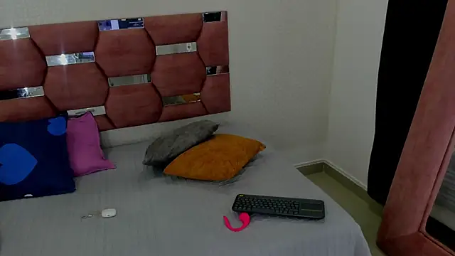 MiiaSmith   online show from December 2025 08:52:01 PM