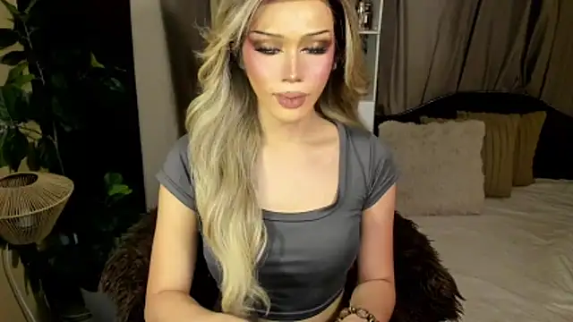 Candicebloom online show from May 2026 08:13:01 AM
