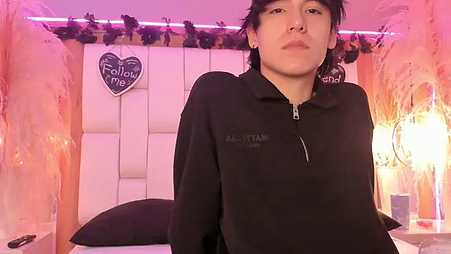 Daphne And Roger online show from March 2026 11:01:02 AM