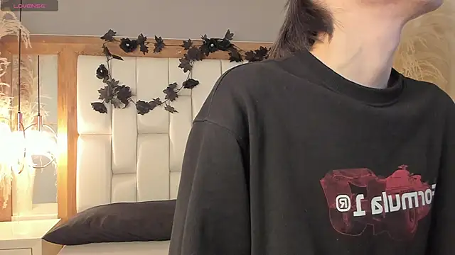 Daphne And Roger online show from November 2025 11:03:02 AM