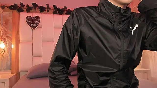 Daphne And Roger online show from February 2026 11:00:02 AM