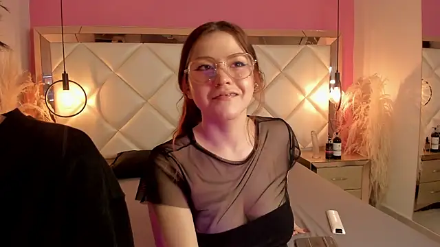 Daphne And Roger online show from October 2025 11:34:02 AM