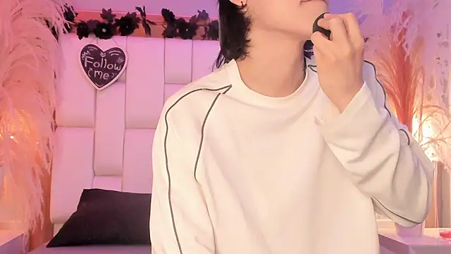 Daphne And Roger online show from April 2026 11:03:02 AM