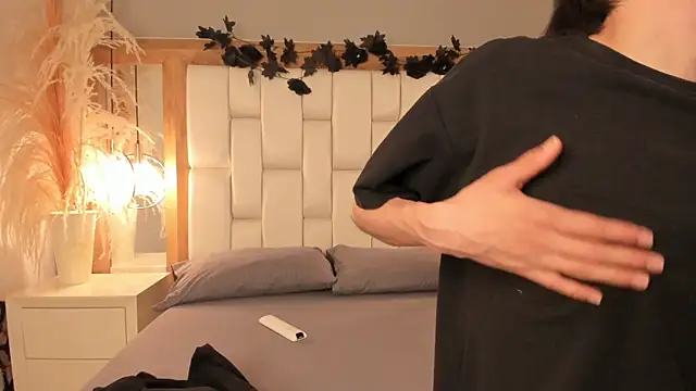 Daphne And Roger online show from November 2025 11:22:02 AM