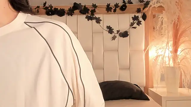 Daphne And Roger online show from December 2025 11:12:02 AM