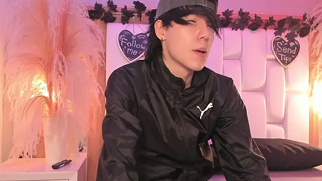 Daphne And Roger online show from March 2026 11:00:02 AM