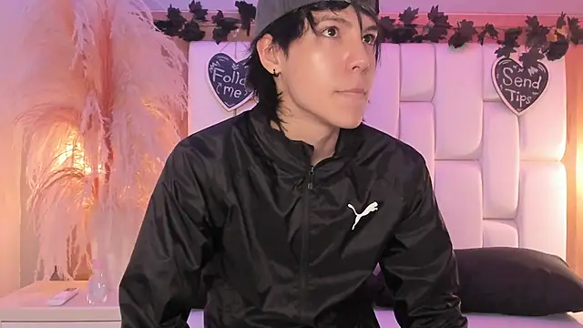 Daphne And Roger online show from April 2026 11:06:02 AM