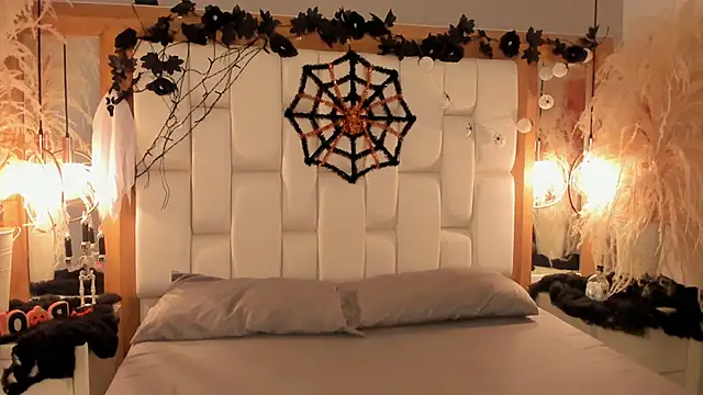 Daphne And Roger online show from October 2025 02:28:01 PM