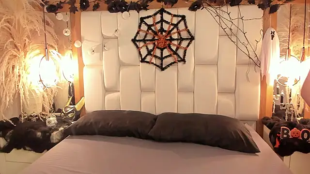 Daphne And Roger online show from October 2025 11:07:01 AM