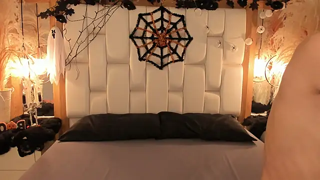 Daphne And Roger online show from October 2025 11:20:01 AM