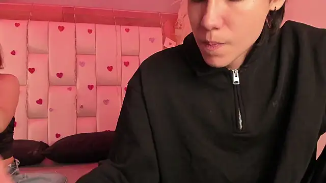 Daphne And Roger online show from February 2026 11:06:02 AM