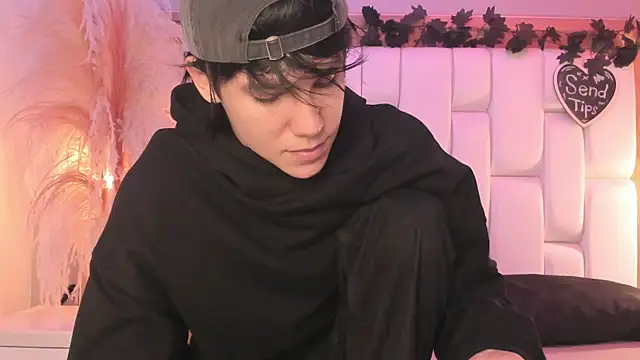 Daphne And Roger online show from April 2026 11:06:02 AM