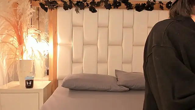 Daphne And Roger online show from December 2025 11:09:02 AM