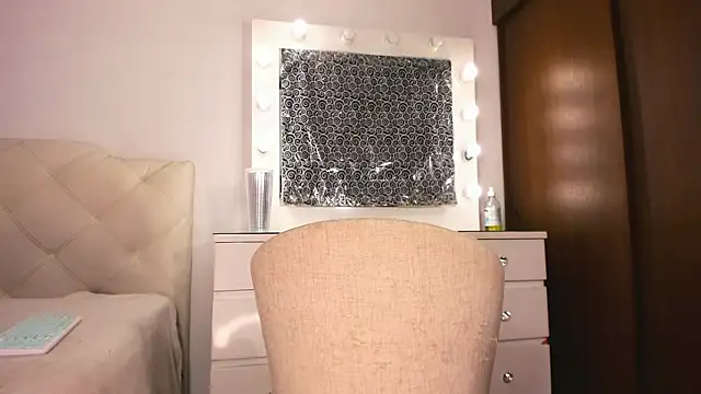 lina quinn online show from February 2026 03:47:01 AM