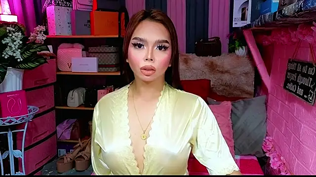 MoniqueCeleste online show from November 2025 02:48:01 AM