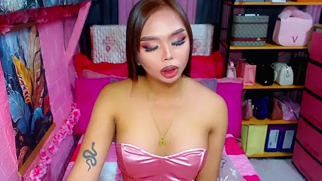 MoniqueCeleste online show from October 2025 05:25:02 PM