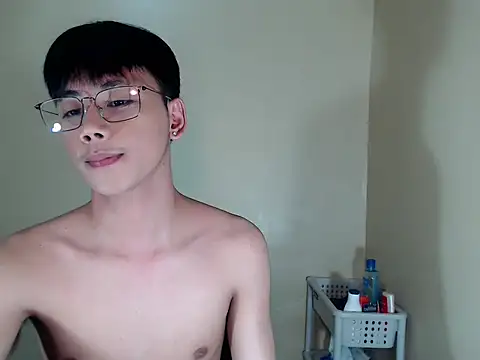 ynotyu online show from November 2025 01:47:02 PM