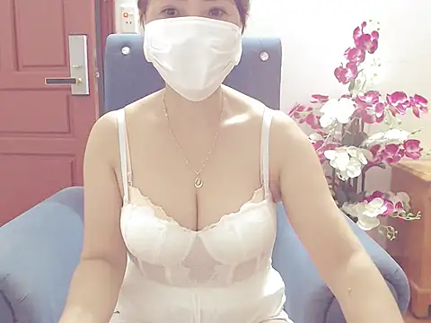 Snapshot of ruby_8x chatting on October 2025 12:00:02 AM ruby 8x online show from October 2025 12:00:02 AM