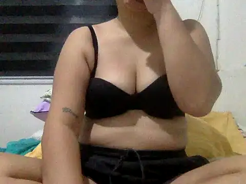 Snapshot of yummy_mia chatting on June 2026 11:38:01 PM yummy mia online show from June 2026 11:38:01 PM