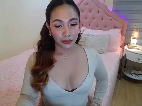 ur seductivelaura online show from December 2025 09:58:02 PM