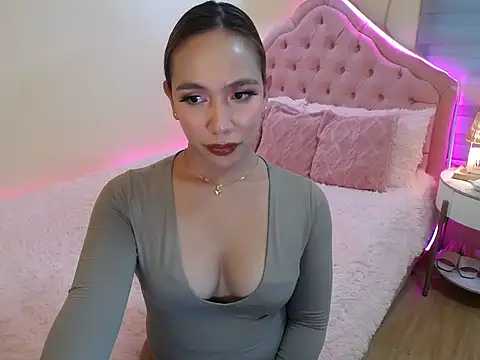 ur seductivelaura online show from April 2026 05:25:02 AM