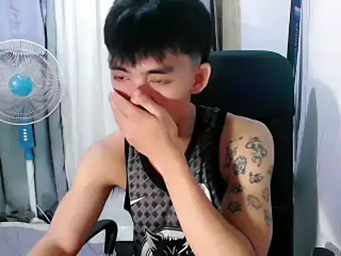 Snapshot of urhunky_boy chatting on September 2025 01:08:01 AM urhunky boy online show from September 2025 01:08:01 AM